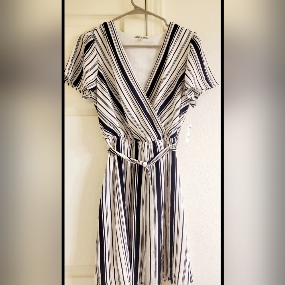 NEW NWT Size M Charlotte Russe Black White Dress Striped V-Neck Juniors 29.99